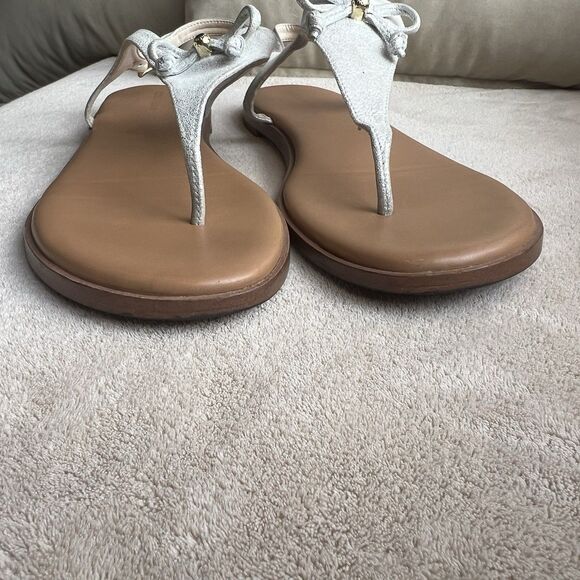 Cole Haan Findra Metallic Silver Vegan Leather Thong Flat Sandals Women 9 B Bow - Picture 8 of 13